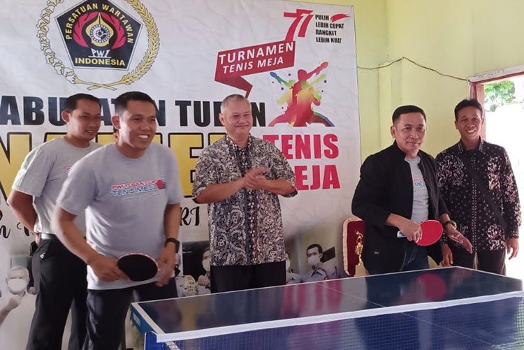 Peringati Haornas PWI Tuban Gelar Turnamen Tenis Meja Bersama Stakeholder