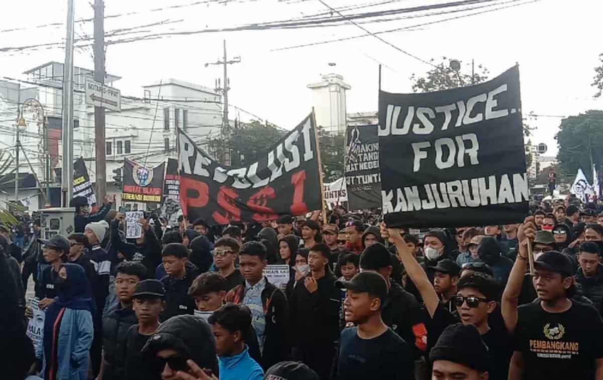 40 Hari Tragedi Kanjuruhan Ribuan Aremania Turun Ke Jalan Serukan