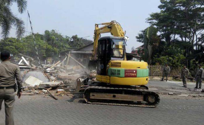 Bangun Jalan Tembus, Belasan Bangli di Pagerwojo Sidoarjo Dibongkar Paksa