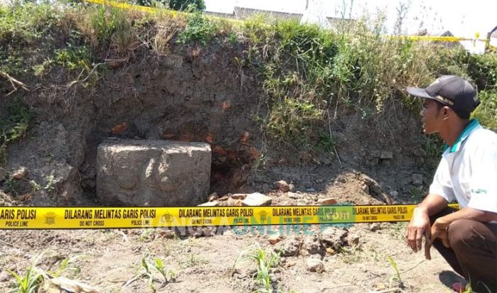 Batu Mirip Arca Berbentuk Wajah Manusia Ditemukan di Sawah Warga Gedog Kota Blitar