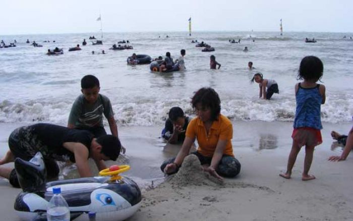 Komisi II DPRD Gresik Minta Pemkab Ambil Alih Pengelolaan Wisata Pantai Delegan