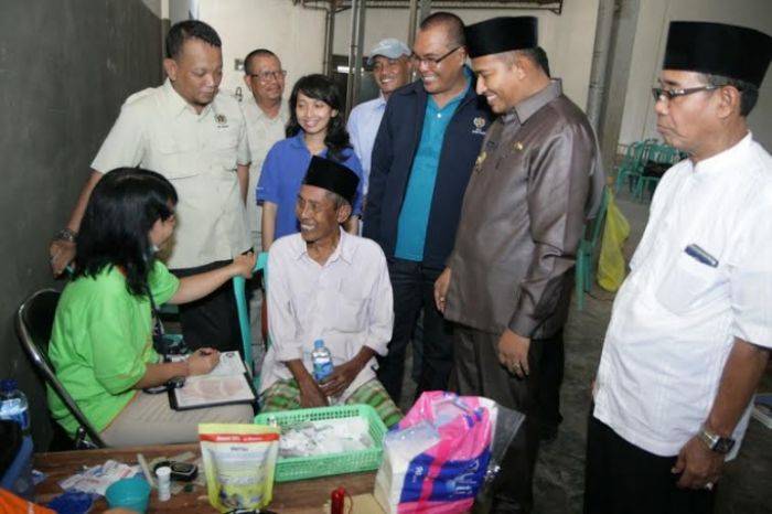 Warga Serbu Pengobatan Gratis di Lenteng Timur Sumenep