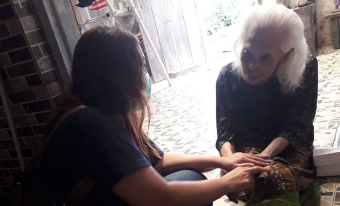 Berikan Sentuhan untuk Nenek Sebatang Kara, RGR Kediri ​Serahkan Bantuan