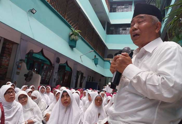 Di Depan 2.400 Pengurus NU, Muslimat NU, dan BKMT, Kiai Asep Minta Pilih Capres yang Salat