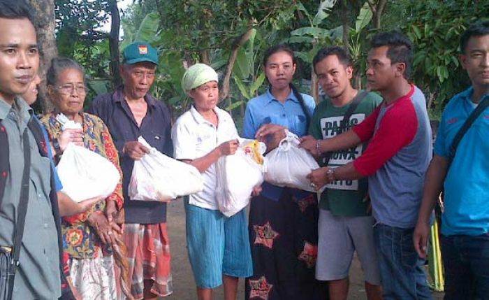 PWI Pamekasan Salurkan Paket Sembako ke Korban Banjir Sampang