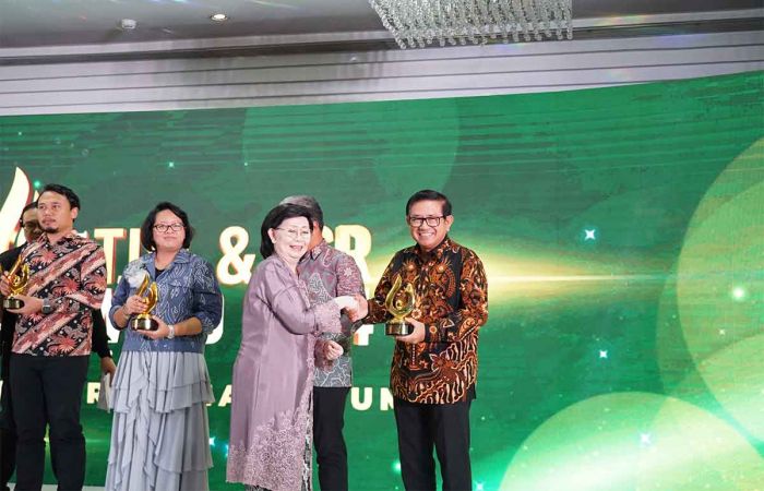 Program TJSL Petrokimia Gresik Raih Platinum Award di Ajang 4TH TJSL dan CSR Award 2024