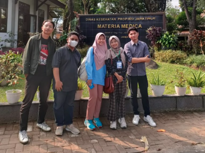 Lima Mahasiswa Unair Kembangkan Inovasi Parem Tempel sebagai Alternatif Terapi Osteoarthritis