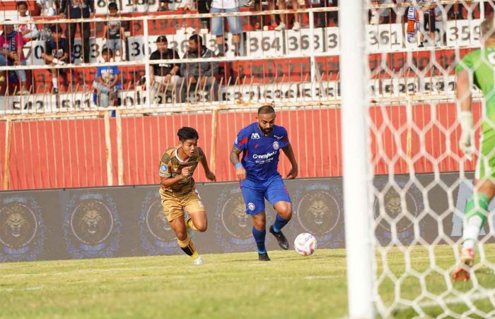 Main Imbang, Arema FC dan Dewa United Soroti Kualitas Lapangan Stadion Soepriadi Blitar