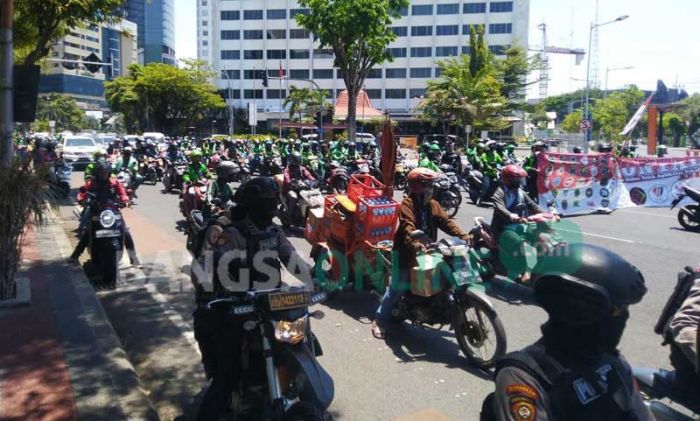 Jalanan Menuju Surabaya Macet, Akibat Ratusan Driver Online Lakukan Konvoi