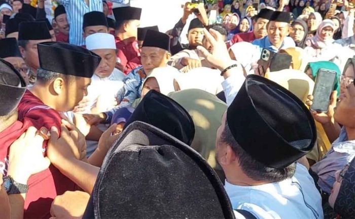 Bebas dari Penjara, Ketua Klebun Pantura Sampang Disambut Puluhan Ribu Masyarakat