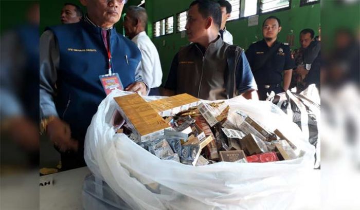 PPIH Embarkasi Surabaya Sita 2.596 Bungkus Rokok dari Kloter Bangkalan