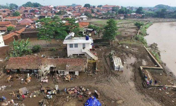 Pencarian Korban Banjir Garut terus Dilakukan: SAR Kerahkan Helikopter, PMI Terjunkan Hagglund