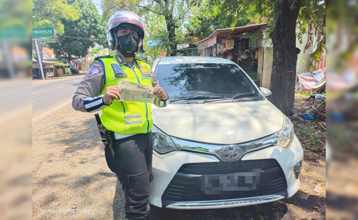 Satlantas Polres Probolinggo Amankan Mobil Bodong, STNK dan BPKB Dipalsu