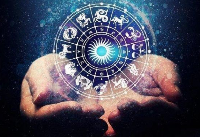 Ramalan Zodiak Jumat 9 Agustus 2024: Sagitarius Rentan Salah Paham, Aquarius Hadapi Aja