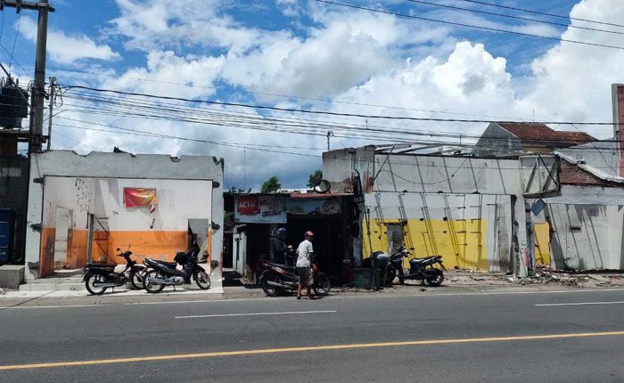 Bangunan Terdampak Proyek Tol Kediri-Tulungagung Mulai Dibongkar