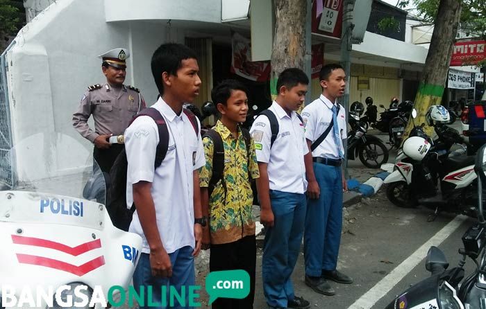 Pelanggar Lalu Lintas di Jombang Disanksi Hafalkan Pancasila