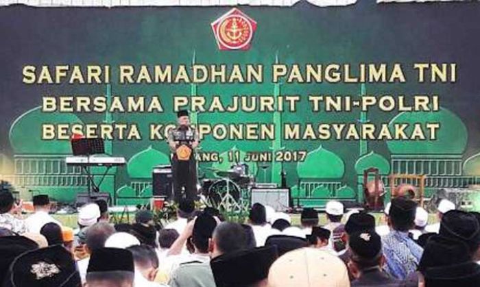 Anggota Polres Batu Hadiri Safari Ramadan Bersama Panglima TNI