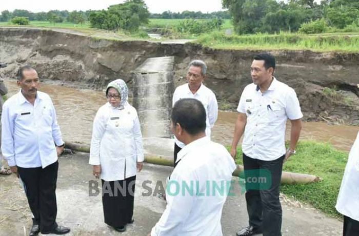 Plengsengan Sungai Bandar Kedungmulyo Makin Tergerus, Pemkab Jombang Minta Pemprov segera Perbaiki
