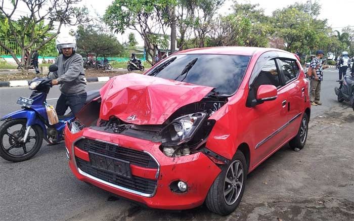 Kecelakaan Beruntun di Depan Pabrik Gula Candi, Libatkan 2 Mobil dan 1 Motor
