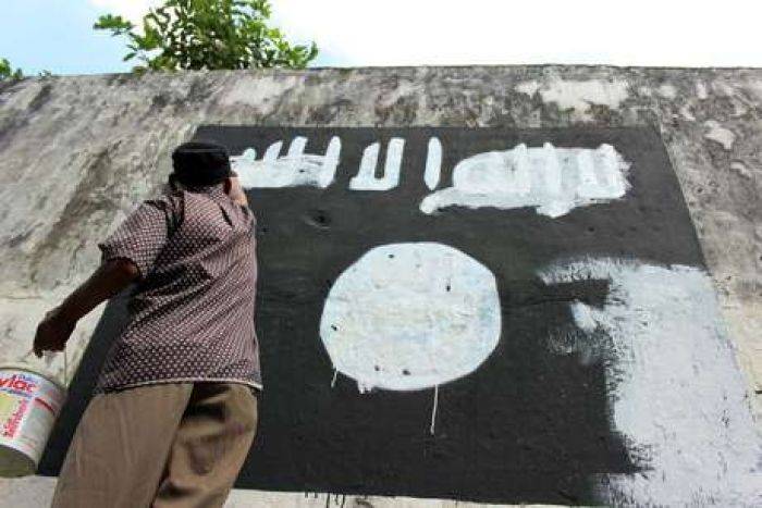 Resmi Dilarang, Warga Hapus Mural ISIS di Solo