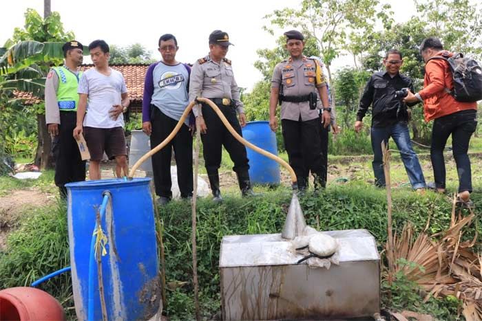 Polisi Gerebek Produksi Miras di Sawah Semanding, 3 Pelaku Berhasil Kabur