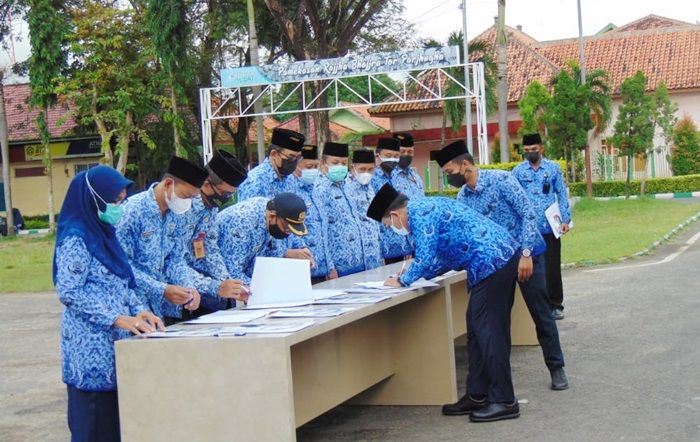 Komitmen Diri, Bupati Pamekasan Lakukan Penandatanganan Kontrak Kinerja dengan Seluruh Jajaran