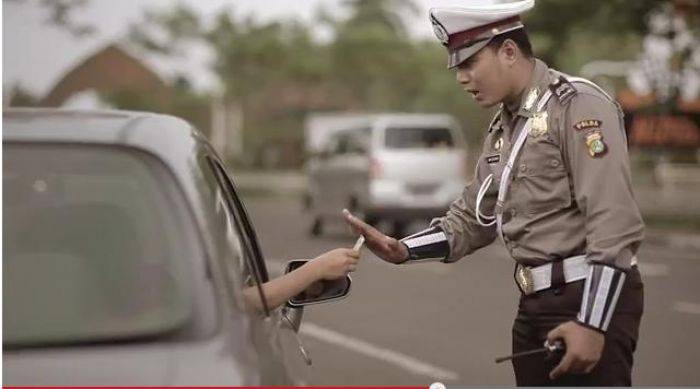 Gara-gara Terima Uang Damai, Dua Polisi di Surabaya ini Dinonaktifkan