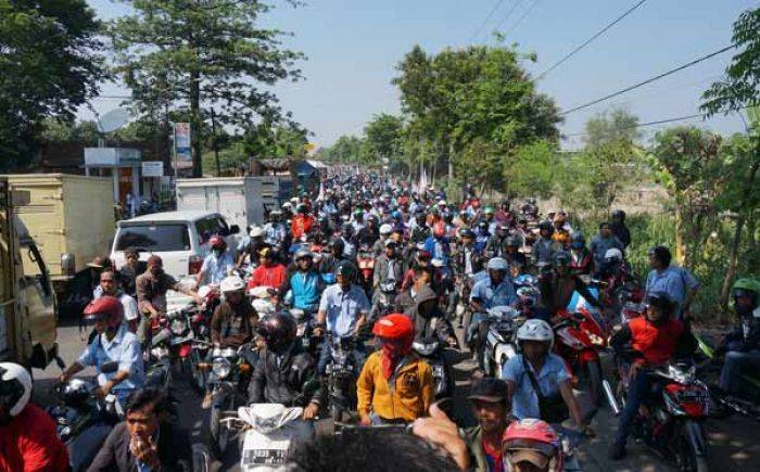 Ajak Mogok Kerja dan Sweeping Pabrik-pabrik, Ribuan Buruh di Jombang 
