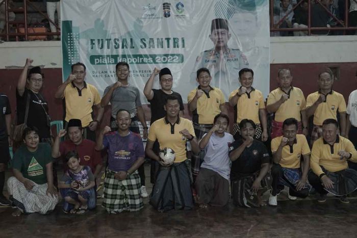 Meriahnya Lomba Futsal Santri Piala Kapolres Ponorogo, Adu Lincah Polisi dengan Para Gus