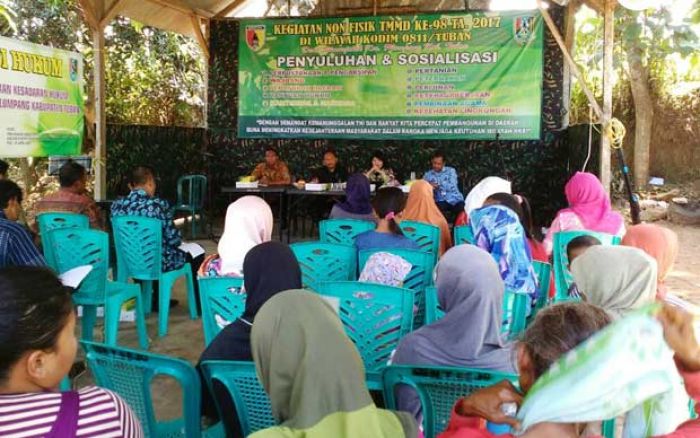 TMMD di Tuban, Warga Dusun Bangolan Plumpang Diberi Penyuluhan tentang Risiko Perkawinan Dini
