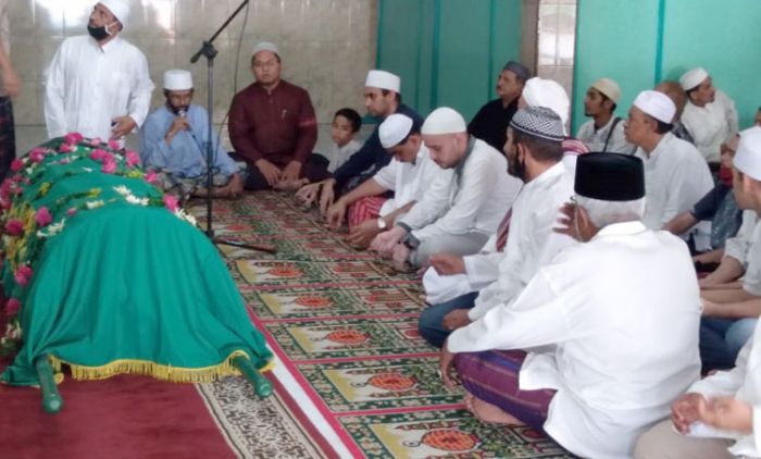 Tahlil Jenazah Ayah Riza Shahab Dipimpin Imam Masjid Jami