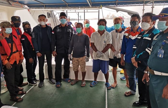Kapal Penarik Tongkang Muat Minyak Kelapa Sawit Tabrakan di Perairan Gresik, 5 ABK Hilang