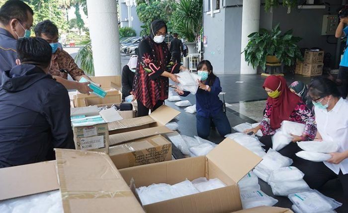 Pemkot Terus Kirim APD ke Rumah Sakit dan Puskesmas di Surabaya