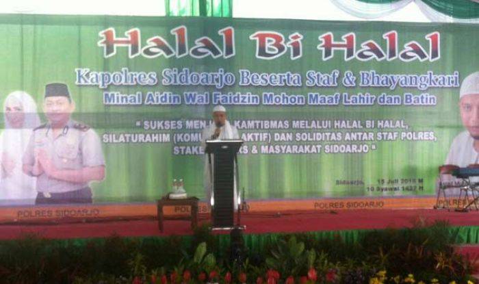 Halal Bihalal, Anggota Polres Sidoarjo Dapat Tausiyah dari Ustadz Arifin Ilham