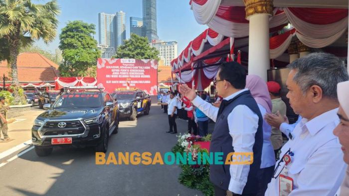 Berangkatkan TSK dan TAGANA, Pj Gubernur Jatim: Tali Asih untuk Perintis Kemerdekaan dan Keluarga