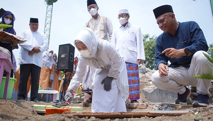 Wali Kota Mojokerto Letakkan Batu Pertama Renovasi Masjid Baitul Ma