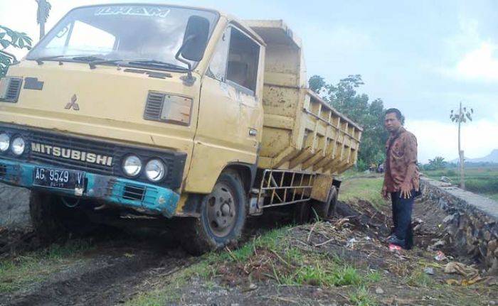 Jalan Desa Kesambi Tulungagung Tak Layak, Warga Minta Perhatian Pemkab