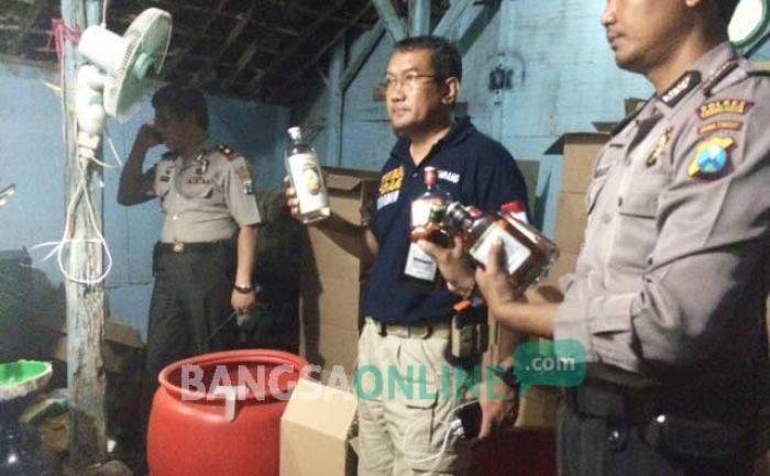 Polres Kediri Kota Gerebek Pabrik Miras Rumahan, Pemilik Berhasil Kabur