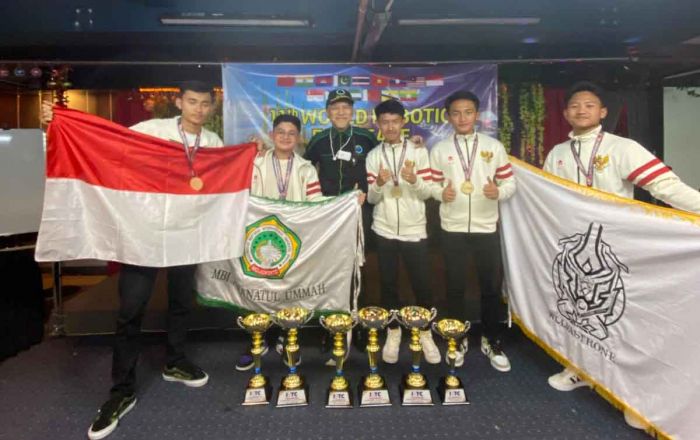Siswa MBI Amanatul Ummah Pacet Juarai Lomba Robotik Internasional di Malaysia
