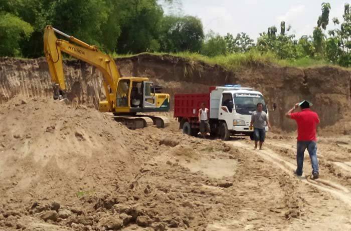 Tambang Pasir Ilegal di Desa Tebon Dirazia, Sejumlah Alat Berat dan Pekerja Diamankan