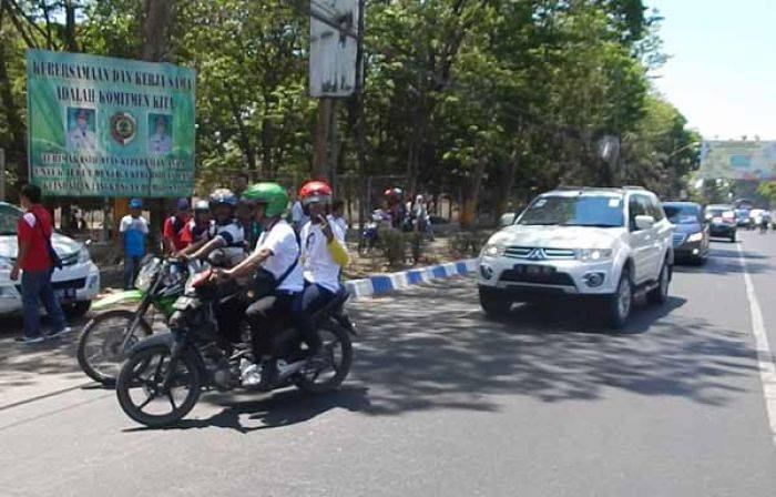 Pawai Pilkada, Tim Sukses Calon Bupati Mojokerto Pamer Mobil Mewah