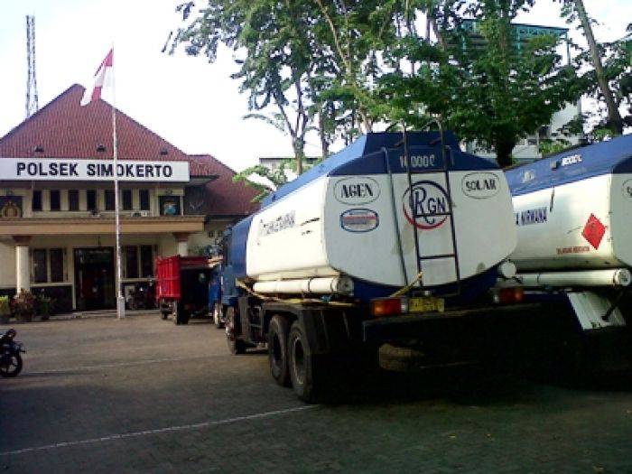 Mabes Polri Gerebek Penimbun BBM Ilegal di Surabaya 