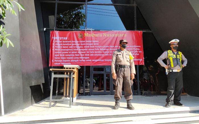 Aktivitas Holywings di Surabaya Turut Dibekukan, Papan Nama Dilepas