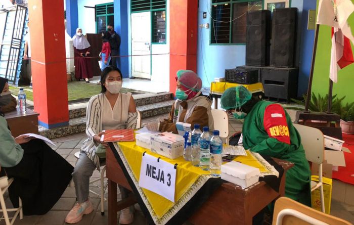 Polresta Banyuwangi Gandeng Poliwangi dan SMK Giri Laksanakan Vaksin Presisi Goes To Campus