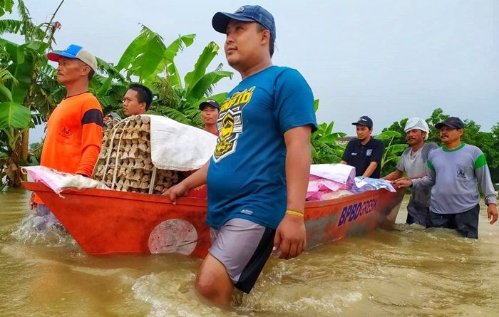 NH Zakatkita Siapkan Dapur Umum bagi Korban Banjir Luapan Kali Lamong