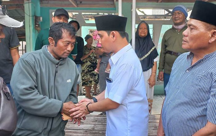 Gerak Cepat, Gus Barra Salurkan Bantuan Langsung kepada Korban Kebakaran Desa Gebangmalang