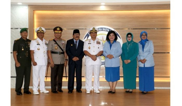 Pakde Karwo Apresiasi Sertijab Pangkotama TNI AL