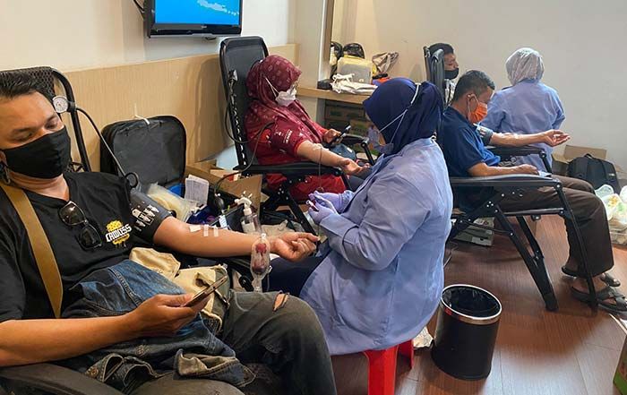 Meriahkan Hari PMI, Hotel 88 Embong Malang Surabaya Gelar Donor Darah dan Tes Tulang
