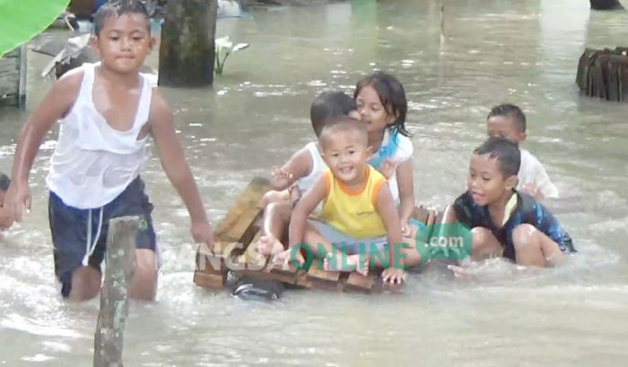 Banjir Jombang, Ratusan Warga Mulai Terserang Gatal-gatal dan Diare