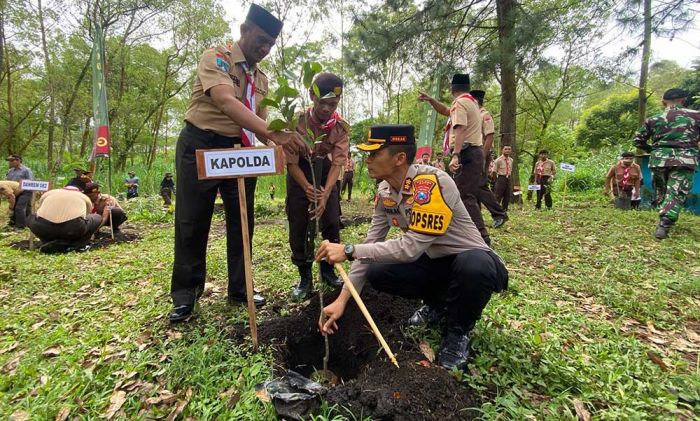 TNI, Polri, dan Pemkot Batu Tanam Ribuan Pohon di Coban Talun